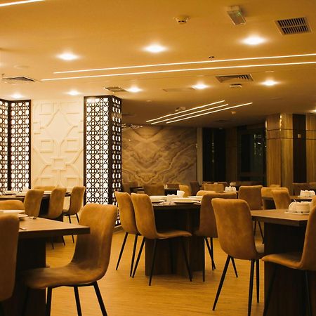 Plaza Athenee Hotel Kuwait City Exterior foto