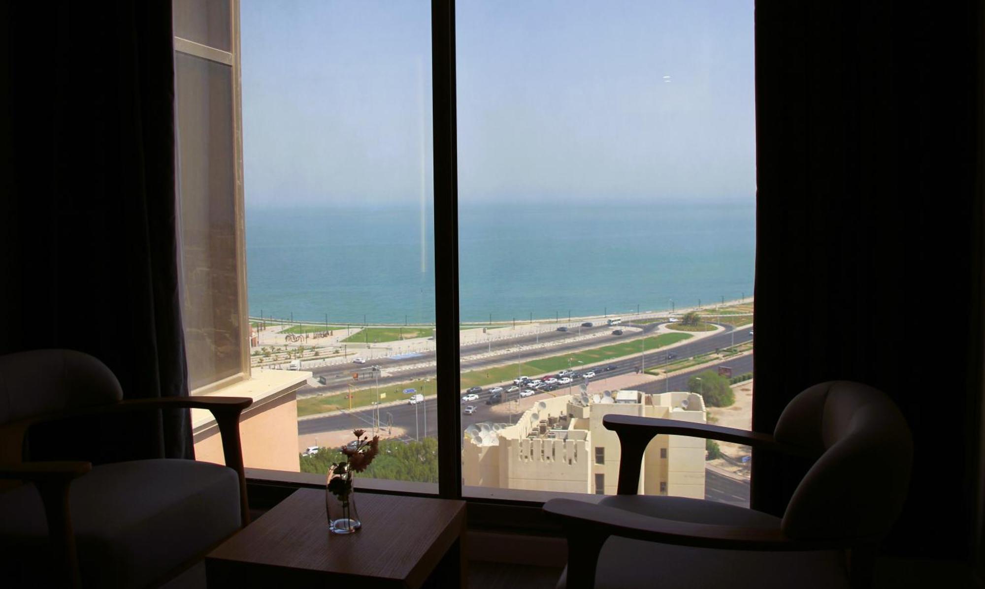 Plaza Athenee Hotel Kuwait City Exterior foto