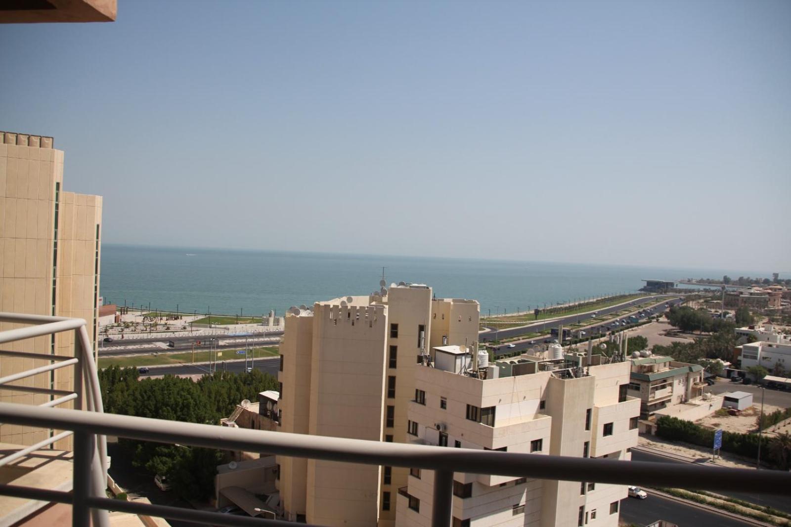 Plaza Athenee Hotel Kuwait City Exterior foto