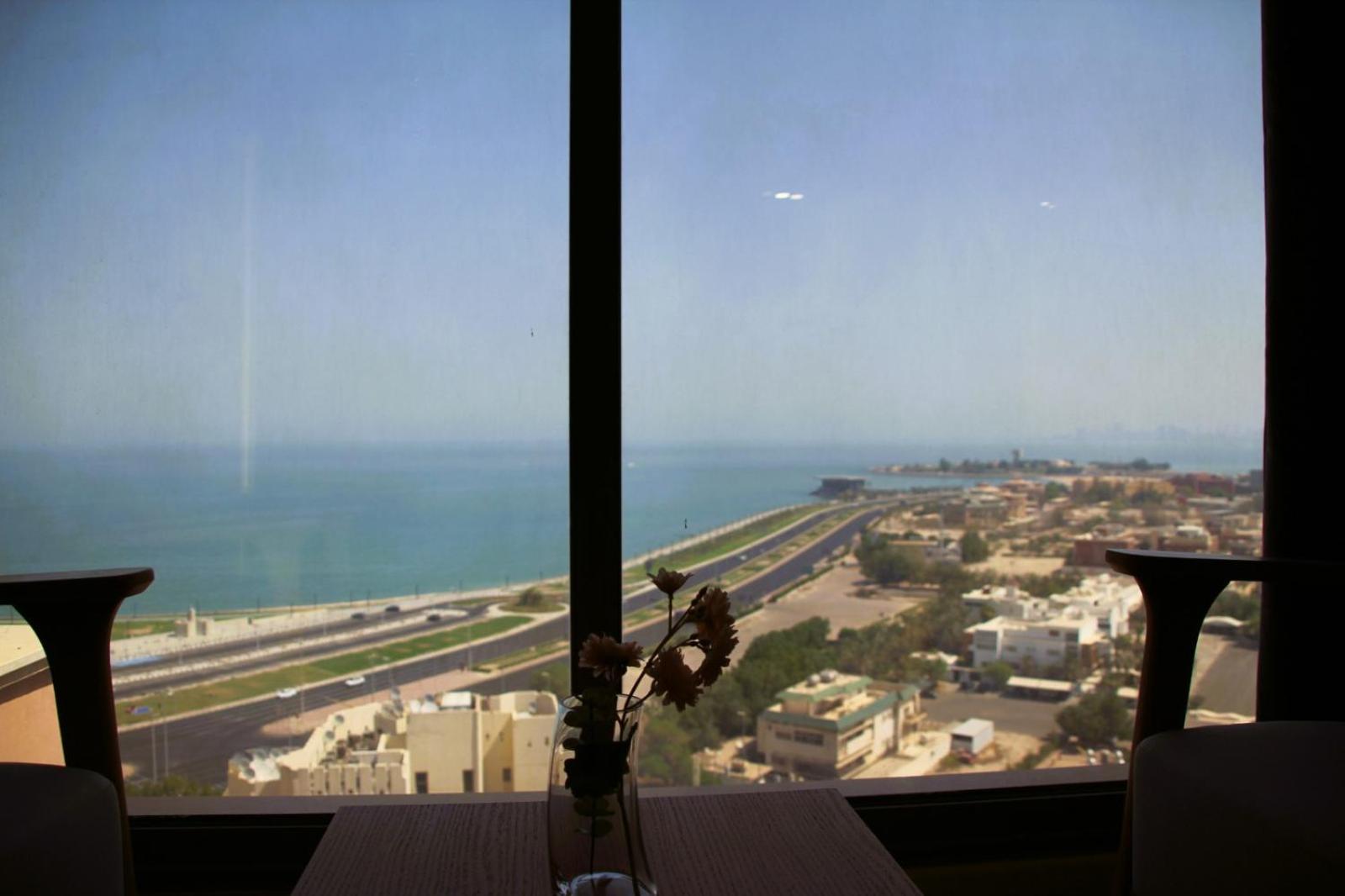 Plaza Athenee Hotel Kuwait City Exterior foto