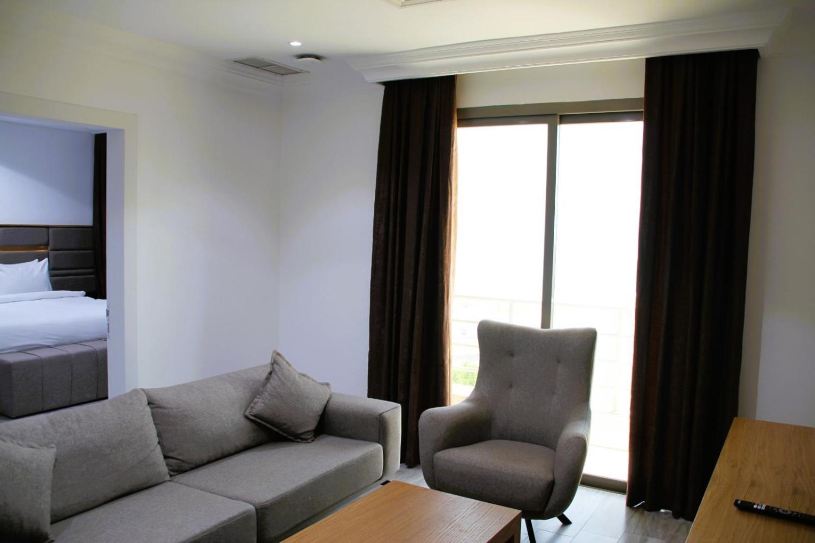 Plaza Athenee Hotel Kuwait City Exterior foto