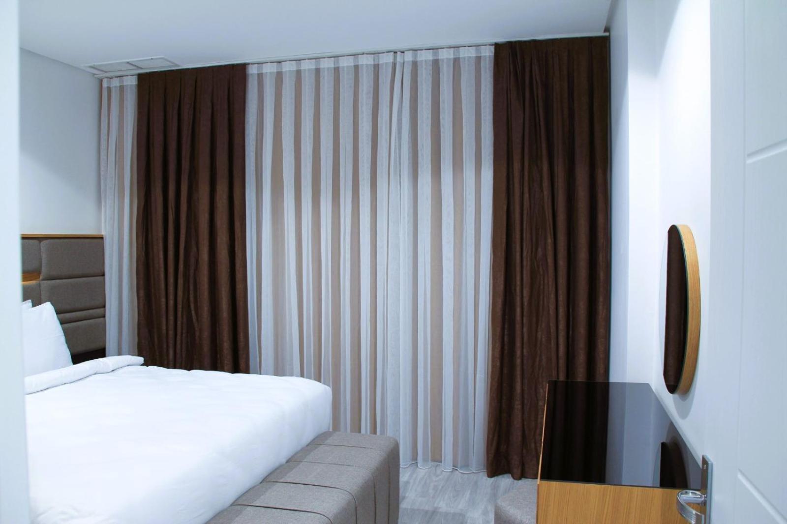 Plaza Athenee Hotel Kuwait City Exterior foto
