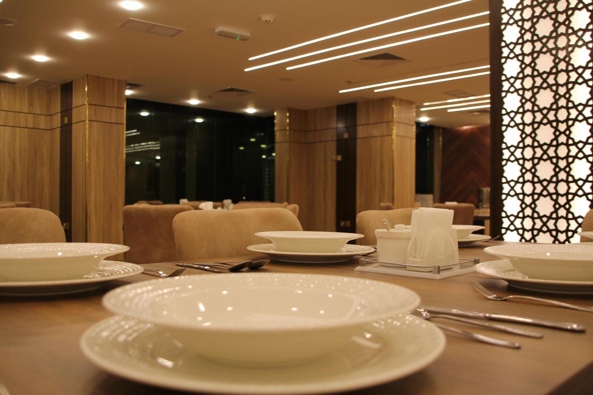 Plaza Athenee Hotel Kuwait City Exterior foto