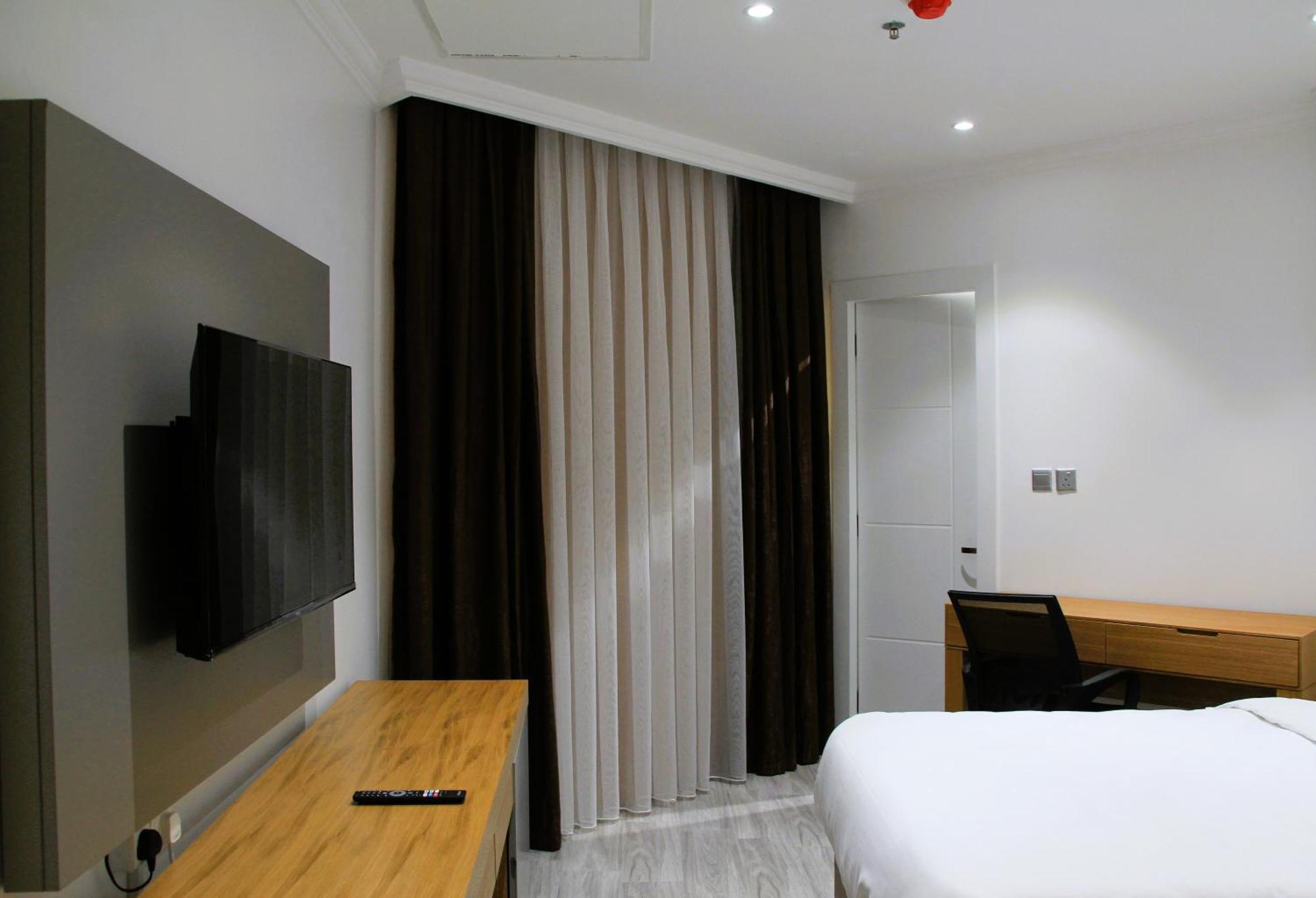 Plaza Athenee Hotel Kuwait City Exterior foto